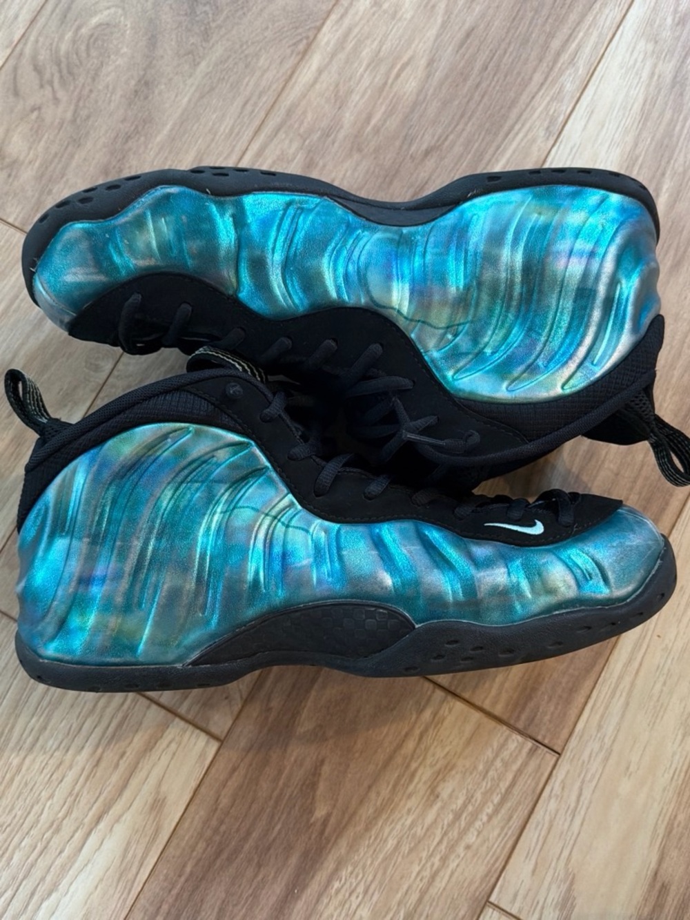 Nike Kids' Iridescent Teal & Black Foamposite-Style Sneakers